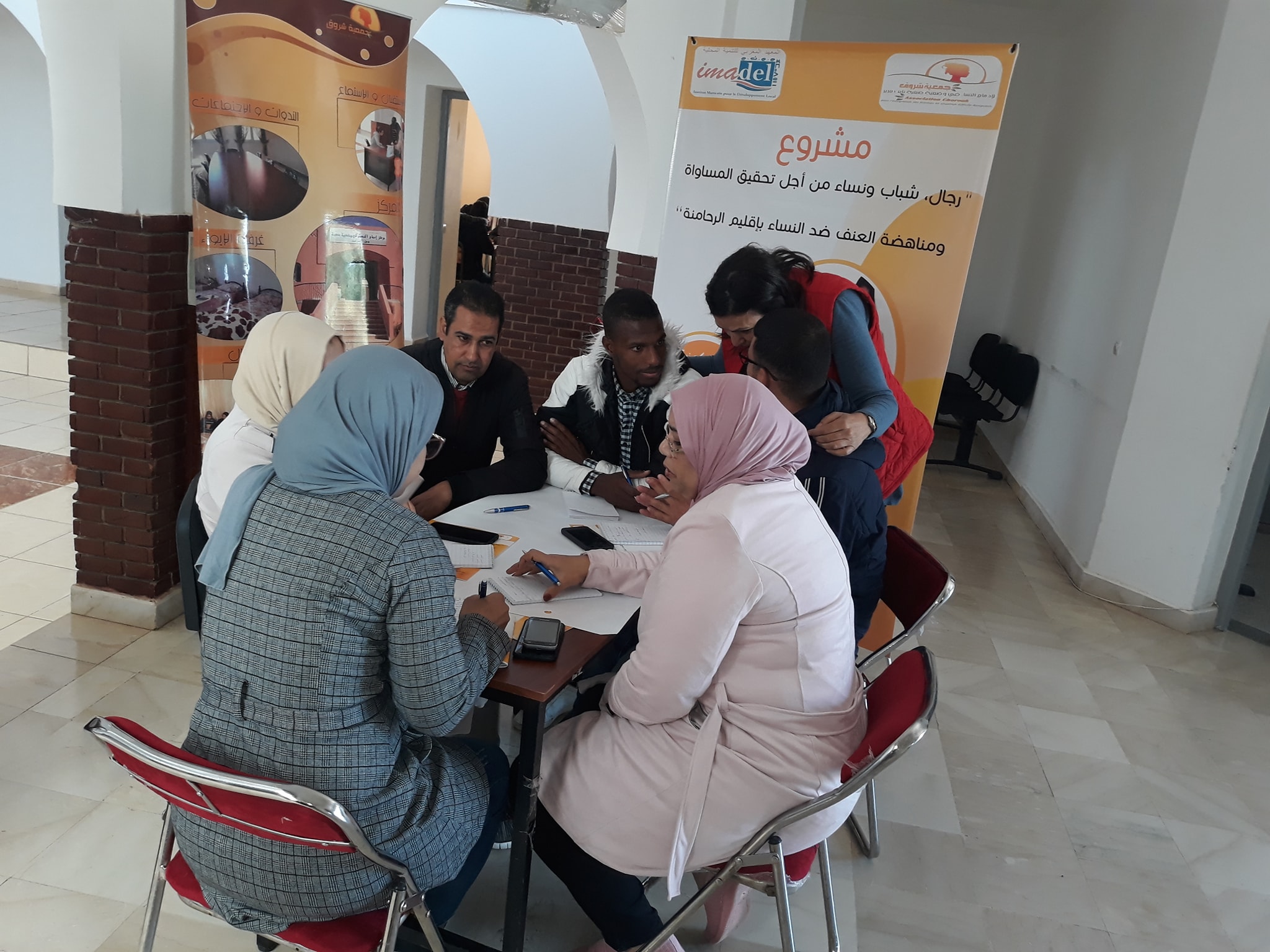 Photos de l’atelier de formation de ce matin organisé par l’association Shorouk sur les « Violences basées sur le genre » de l’activation de l’experte Saida Omrani Al-Idrisi Dans le cadre du « Projet Hommes, Jeunes et Femmes pour l’égalité et la lutte contre les violences contre la région de Rahamna » en partenariat avec l’Institut Marocain de Développement Local imadel et ONU Femmes ONU femmes Qui s’étend sur deux jours, les 19 et 20 février 2020 au Centre Shorouk