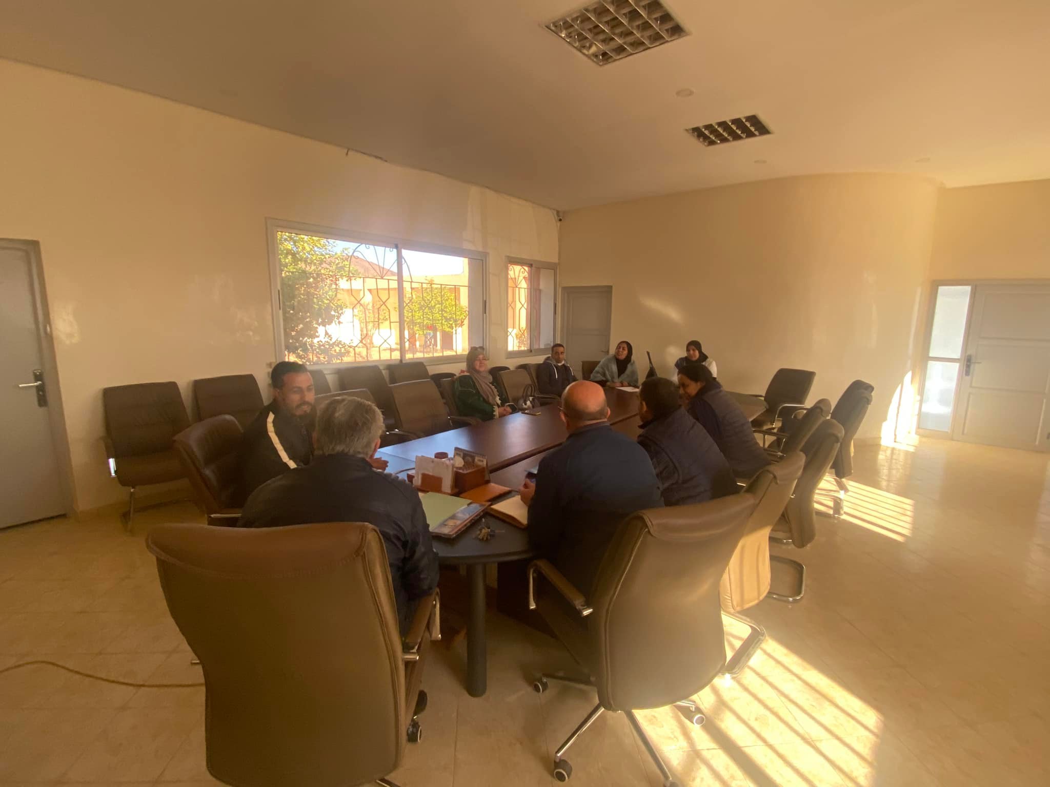 Réunion de suivi entre la commune de Ras Ain Rhamna et l’équipe d’IMADEL afin de confirmer la continuité des activités programmées dans le cadre du projet JUSUR.