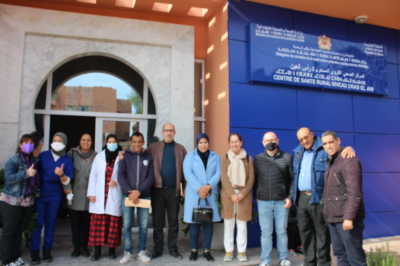Dans le cadre du projet JUSUR, une visite a été menée par l’équipe d’IMADEL accompagné de la délégation du réseau du BAIX LLOBREGAT dans les locaux du centre hospitalié de Ras Ain Rhamna, inauguré Mardi 01 Mars 2022 par le ministre de la santé marocain.