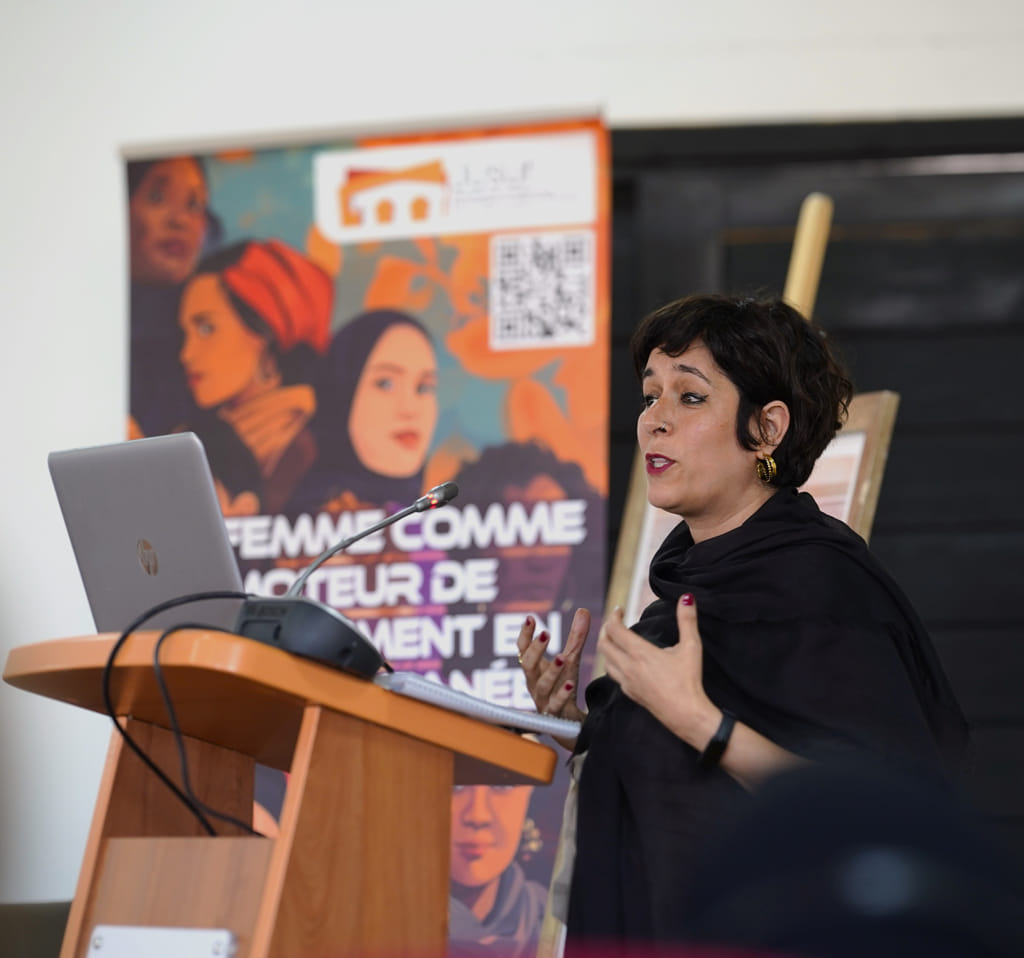Dans le cadre du projet JUSUR le 21 mai nous avons accueilli le séminaire « L’inclusion des collectivités territoriales dans la chaîne de prise en charge des femmes et filles victimes de violence » organisé par l’Arrondissement Menara, en partenariat avec les municipalités du BAIX LLOBREGAT et IMADEL et  avec l’appui de la DÉPUTATION DE BARCELONE.